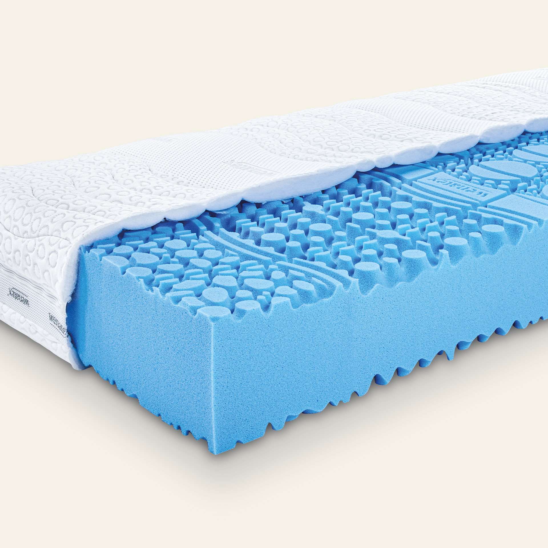 Matratze Comfort Plus von Wenatex mit blauer Schaumstoffschicht und atmungsaktivem Bezug.