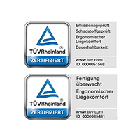 Zwei TÜV Rheinland Prüfsiegel mit Informationen zu Emissions- und Schadstoffprüfung sowie ergonomischem Liegekomfort.